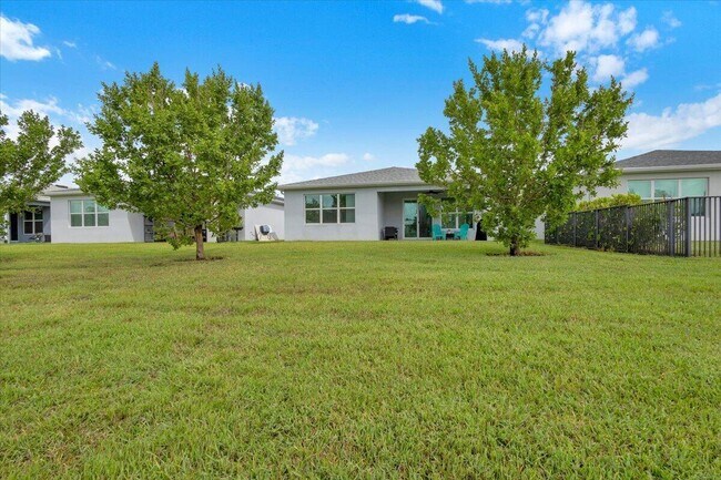 Building Photo - 12736 SW Eleanor Dr