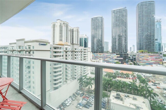 Building Photo - 1100 S Miami Ave