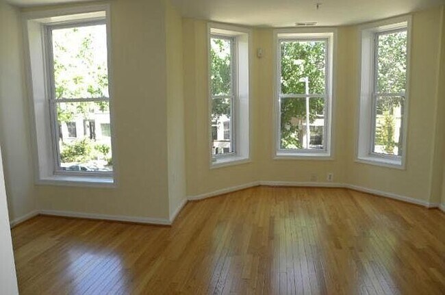 Building Photo - 1338 Irving St NW