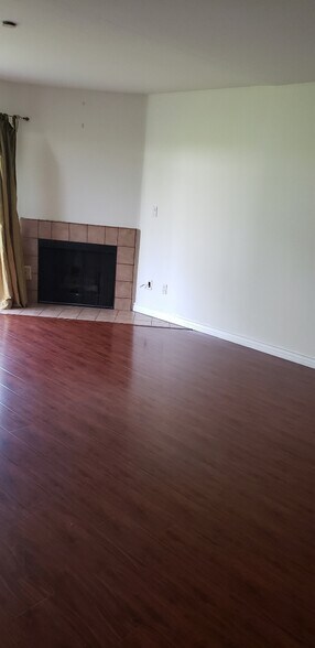 fireplace - 10960 Ashton Ave