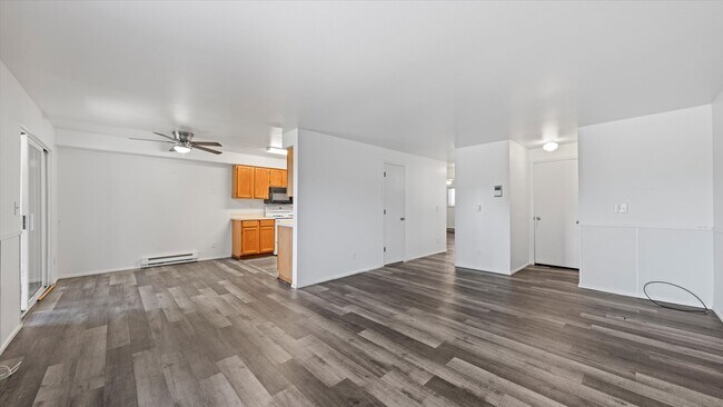 Building Photo - Charming 2-Bed, 1-Bath Condo for Lease at Ivy Club – Low Maintenance Living