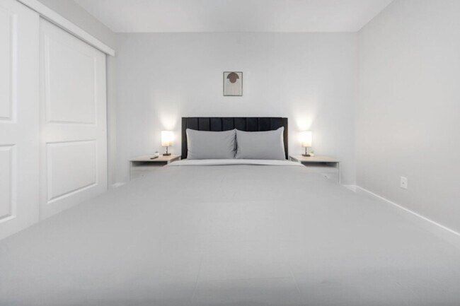 Building Photo - 4301 W Cleveland St