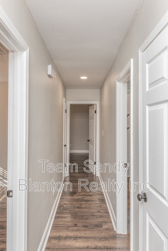 Building Photo - 8238 Li Fair Dr