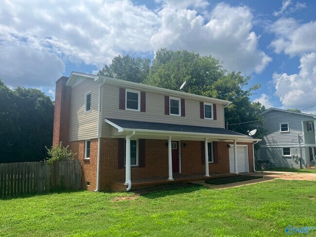 Building Photo - 3105 Rita Ln NW