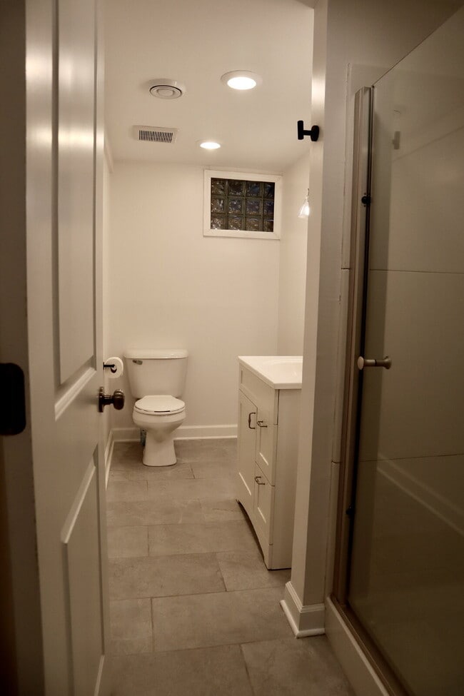 Building Photo - "Charming 4-Bed Oasis on Dakota Avenue: Spacious Living with 2 Full Baths in St. Louis Park!"