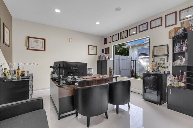 Building Photo - 1815 SW 85th Ct