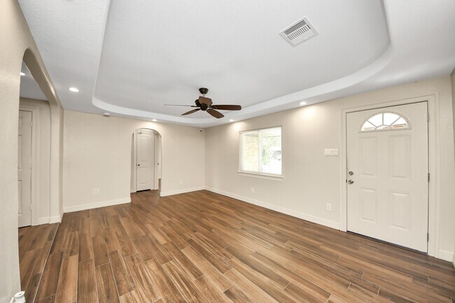 Building Photo - 8925 Homewood Ln