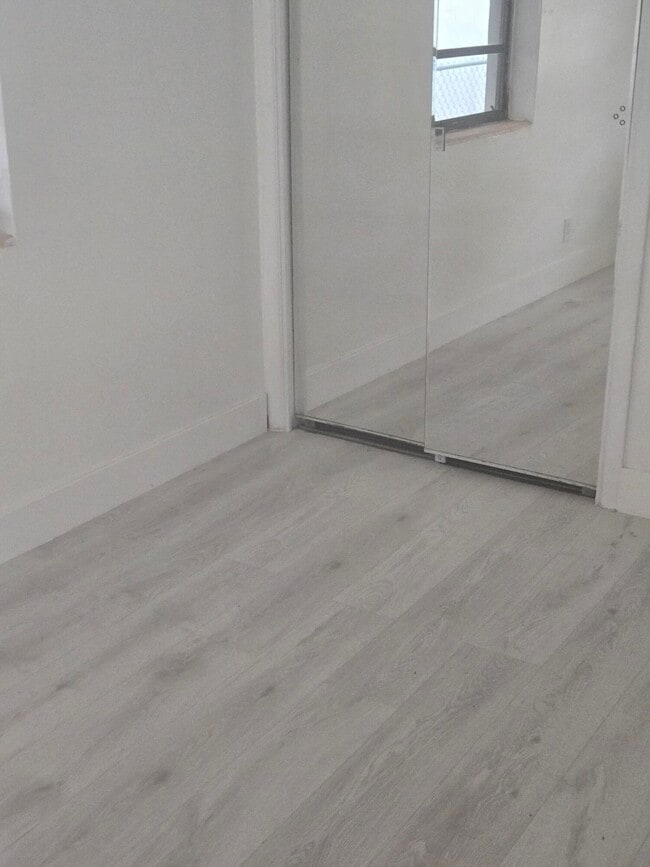 Building Photo - 930 N K St