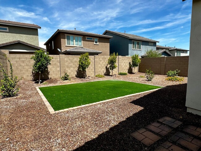 Building Photo - BEAUTIFUL VERRADO 3 BEDROOM PLUS DEN WITH ...