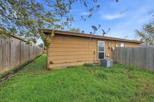 Building Photo - 10259 Aurora Dr