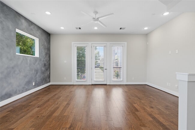 Building Photo - 12080 East Fwy