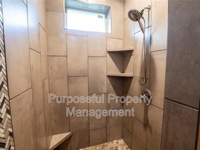 Building Photo - 12037 Ashford Dr