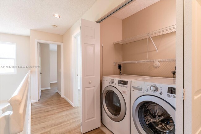 Building Photo - 1306 Banyan Way