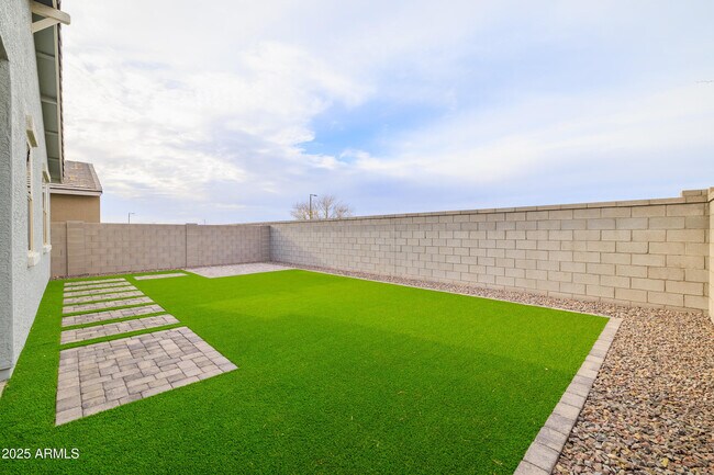 Building Photo - 6810 W Pedro Ln