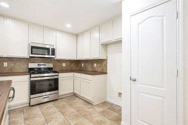 Building Photo - 7719 Serene Wood Ln