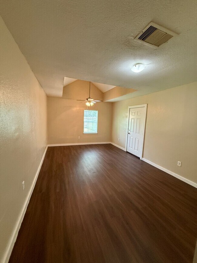 Building Photo - 916 N Gaillard St