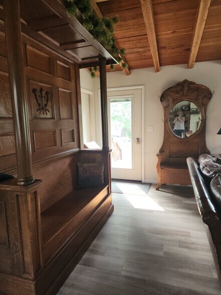 Building Photo - 360 Stoner Creek Rd