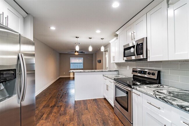 Building Photo - 3208 W Napoleon Ave