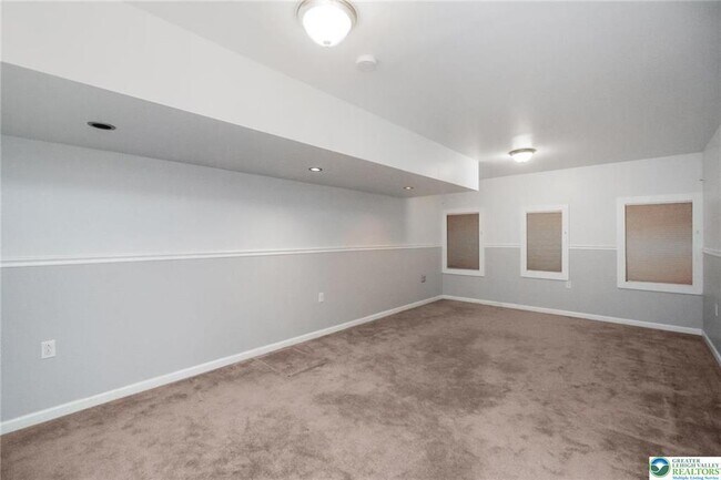 Building Photo - 537 Kemmerer Ln