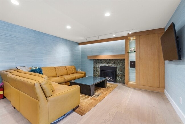 Building Photo - 37 Beverly Rd