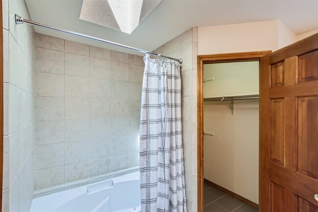 Building Photo - Beautiful Home in Summer Valley!