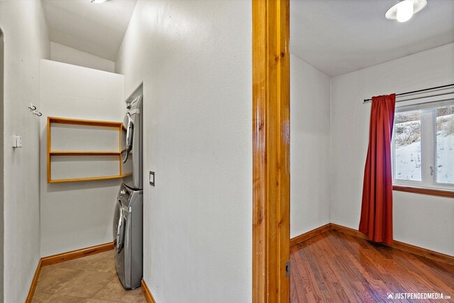 Building Photo - Eagle River Valley Escape