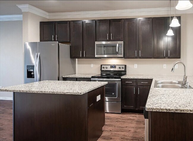 Building Photo - 2708 Vine Ct