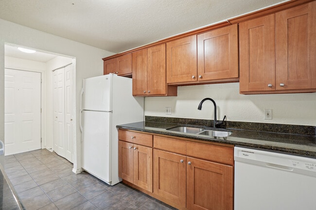 Building Photo - 9494 Redmond - Woodinville Rd NE