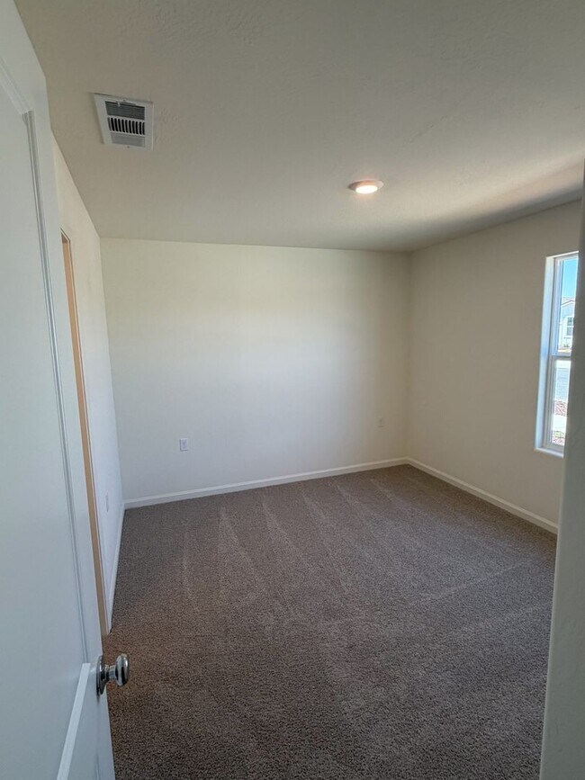 Building Photo - Brand New Turnkey Home