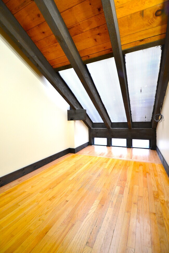 Building Photo - 36 Irving St