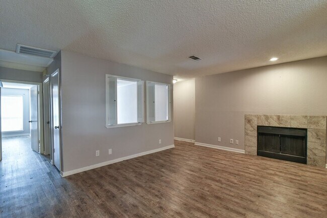 Building Photo - Affordable 2 bedroom in North Arlington