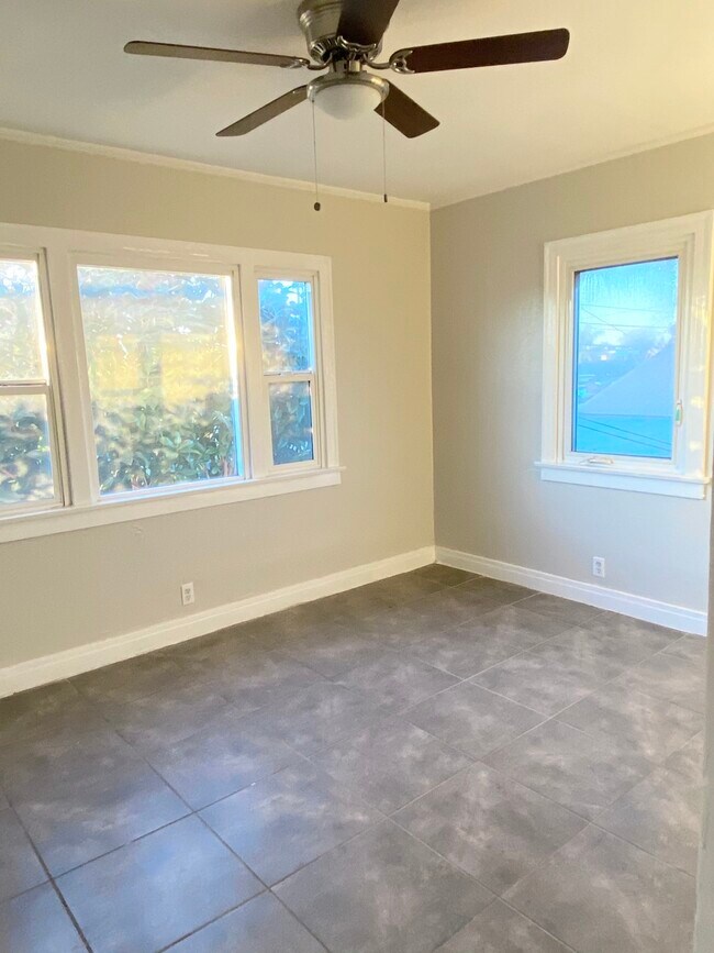 Building Photo - 800 N Tamarind Ave