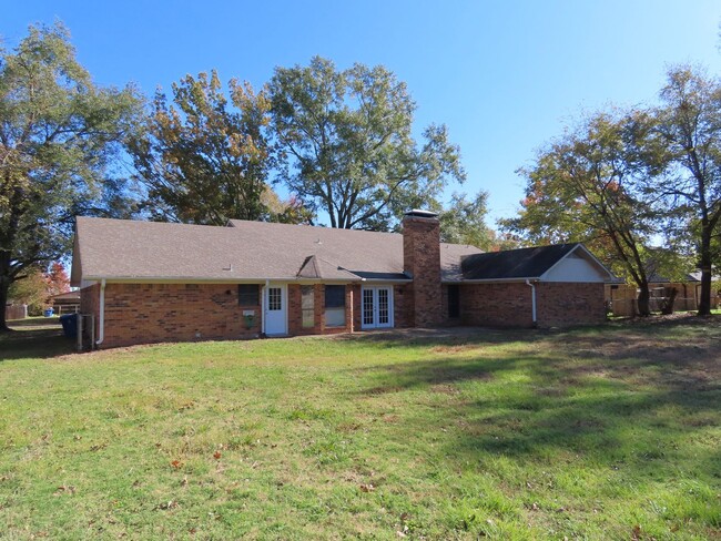 Building Photo - Whitehouse ISD! Spacious 3 Bedroom, 2 Bath...