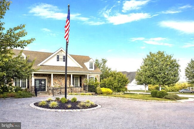 Building Photo - 49 Sloan Rd