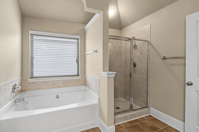 Building Photo - 1023 Iris Glen Dr