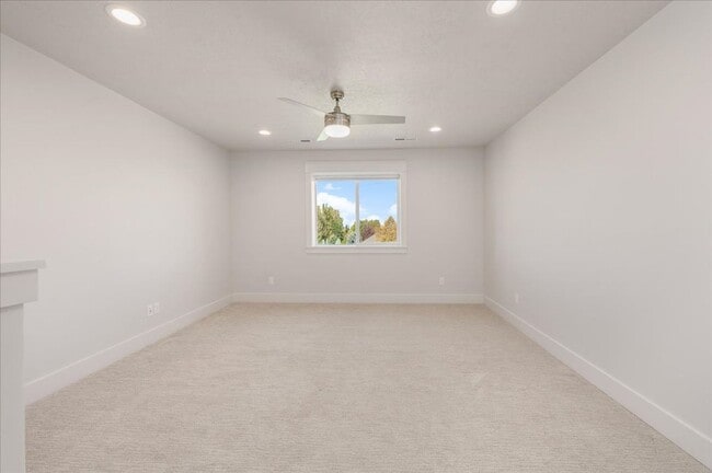 Building Photo - 3 Bedroom. 2.5 Bathroom House in Nampa