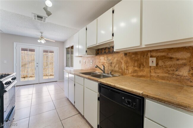 Building Photo - 5453 Requa Ave
