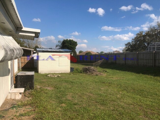 Building Photo - **2/1 plus a Den/Office, Manufactured Home in Charlin Parkway area with large fenced yard**