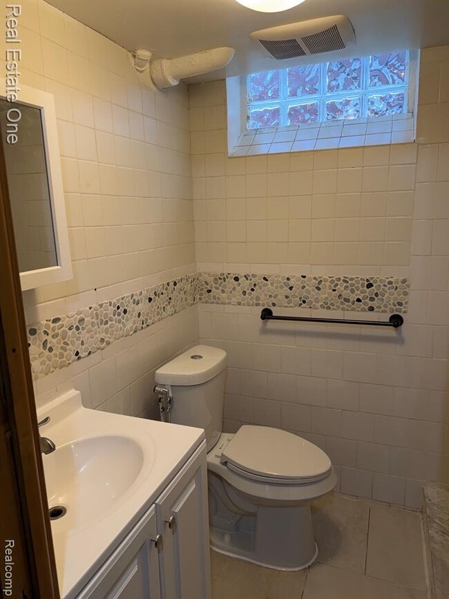 Building Photo - 6421 Oakman Blvd