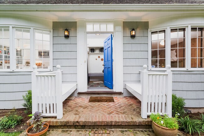 Building Photo - 33 Evergreen Rd