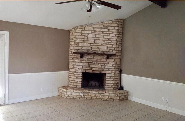 Building Photo - Hitching Post