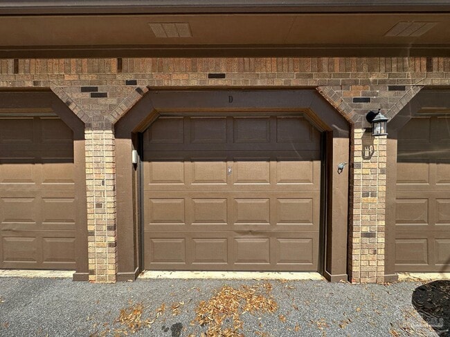 Building Photo - 4831 E Olive Rd