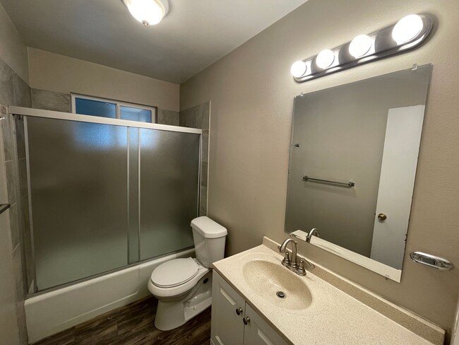 Building Photo - 2 Bed, 1 Bath Home with Brand New LVP Floo...