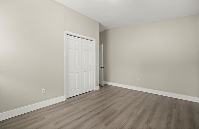 Building Photo - 6113 Hialeah St