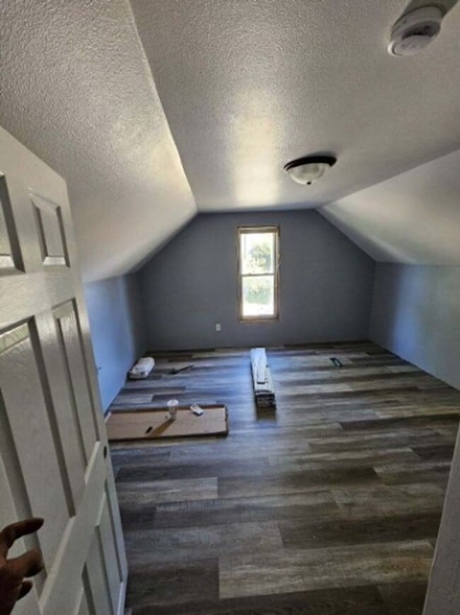 Building Photo - 4 Bed 2 Bath House for Rent