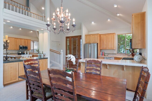 Building Photo - Gated Community in Broken Top