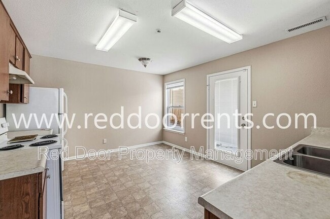 Building Photo - 10227 Cumberland Pointe Blvd