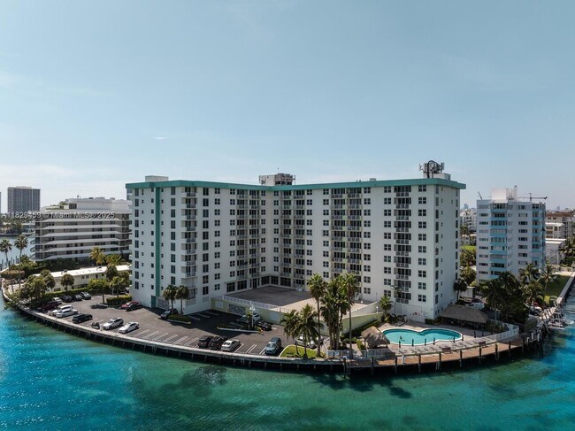 Building Photo - 10350 W Bay Harbor Dr