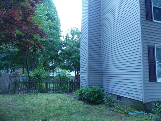 Building Photo - 2 Woodman Dr. Hampton