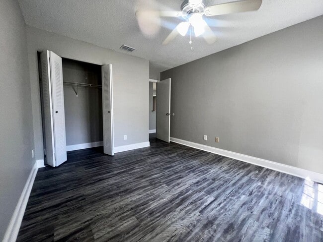 Building Photo - Remodeled 1st floor 2/2 Tradewinds Condo i...